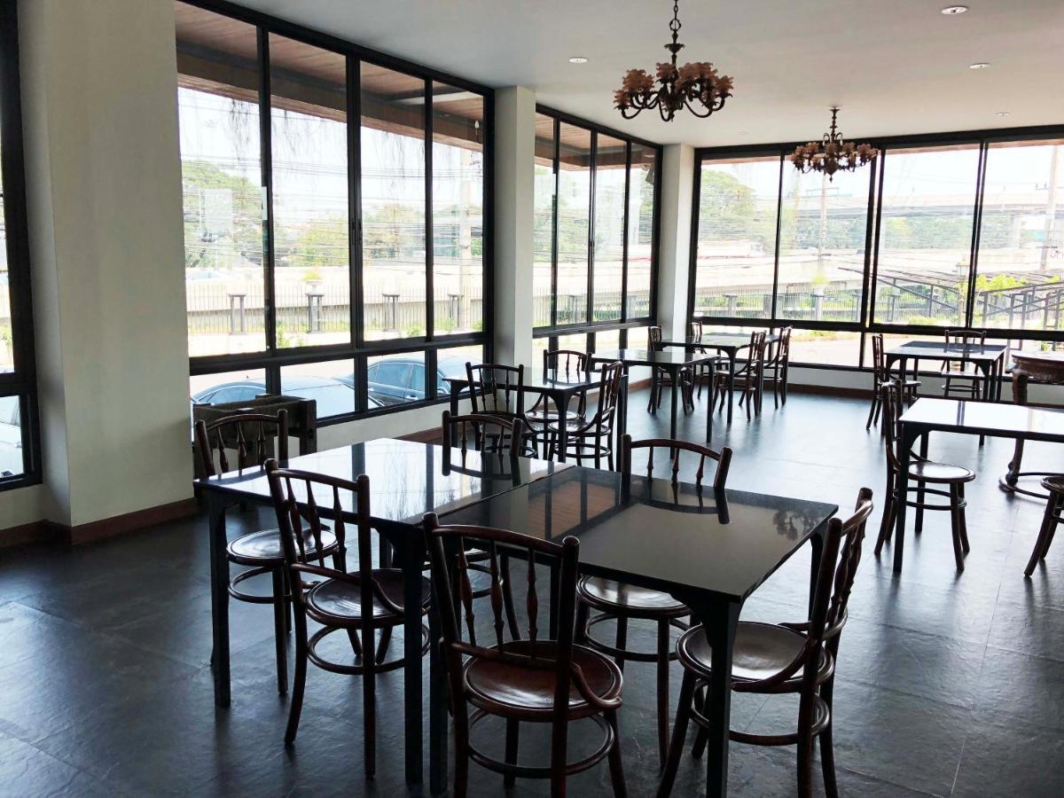 Hotel Iya Pathum Thani Ngoại thất bức ảnh